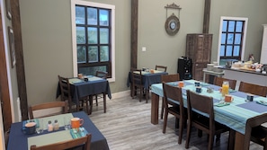 Frigobar, cafetera y tetera y filtros de café o té reutilizables 