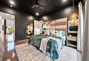 5 bedrooms, iron/ironing board, travel crib, free WiFi - Heated Pool | Indoor Slide | Lakeside w/Dock (Host Springs)