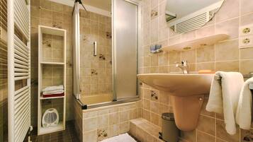 Room, 1 Bedroom, Patio | Bathroom