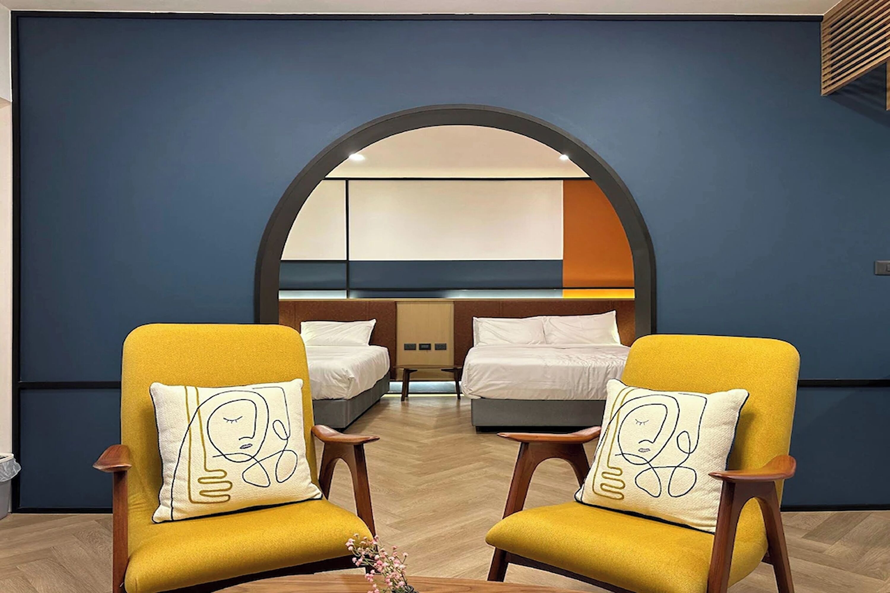 Deluxe King Suite | In-room safe, desk, blackout curtains, free WiFi