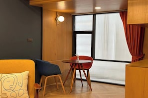 Deluxe King Suite | 1 quarto, cofres nos quartos, escrivaninha, cortinas blackout
