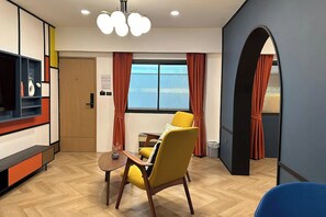 Deluxe King Suite