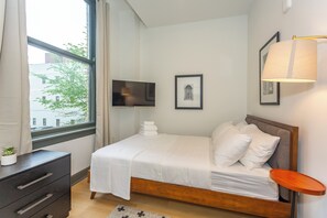 1 habitación, tabla de planchar con plancha, wifi y ropa de cama