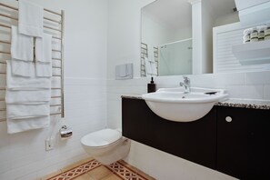 Hair dryer - Plush Princes Wharf | 2BR Luxury (Auckland)