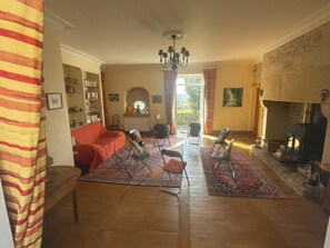 Living area - Maison de la Source (Génis)