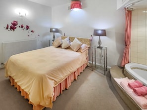 1 bedroom, WiFi (free), bed sheets