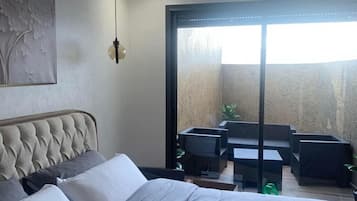 1 chambre, coffres-forts dans les chambres, fer et planche à repasser