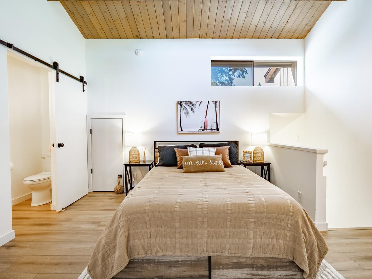 2 室のベッドルーム、WiFi (無料)、ベッドシーツ