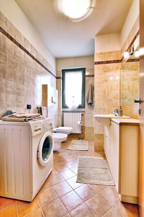 Shower, towels - Casa Azzurro Lago by Theater Home - with marvellous lake view (Tignale)