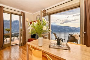 Dining - Casa Azzurro Lago by Theater Home - with marvellous lake view (Tignale)