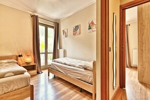 2 bedrooms, free WiFi, bed sheets - Casa Azzurro Lago by Theater Home - with marvellous lake view (Tignale)