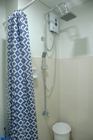 Shower, towels, soap, shampoo
