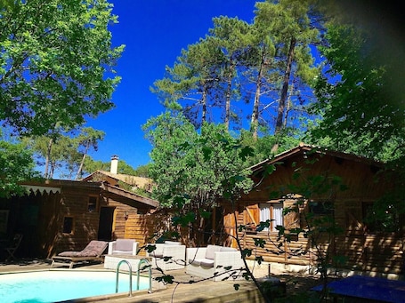 Pool. Chalet 'Cap Ferret Villa Grand Bois' with Private Pool, Terrace, and Garden