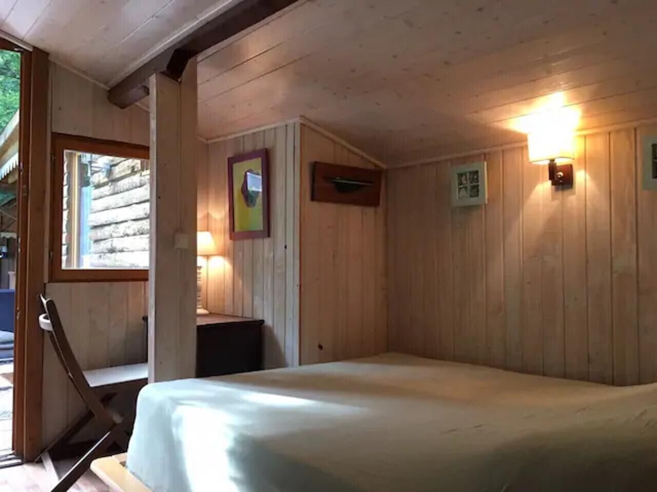 5 間睡房、熨斗/熨衫板