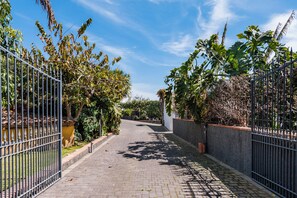 Property entrance - City Cottage with Garden & Pool  (Catania)