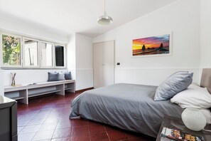 1 bedroom, iron/ironing board, cots/infant beds, free WiFi - City Cottage with Garden & Pool  (Catania)