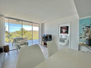 2 slaapkamers, een kluis op de kamer, een strijkplank/strijkijzer