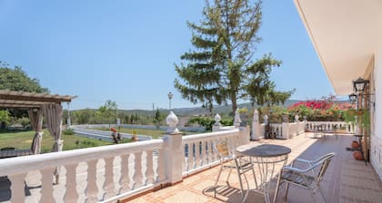 Appartement 'El Cachorro' avec vue sur la montagne, piscine privée et terrasse partagée