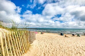 Una spiaggia nelle vicinanze