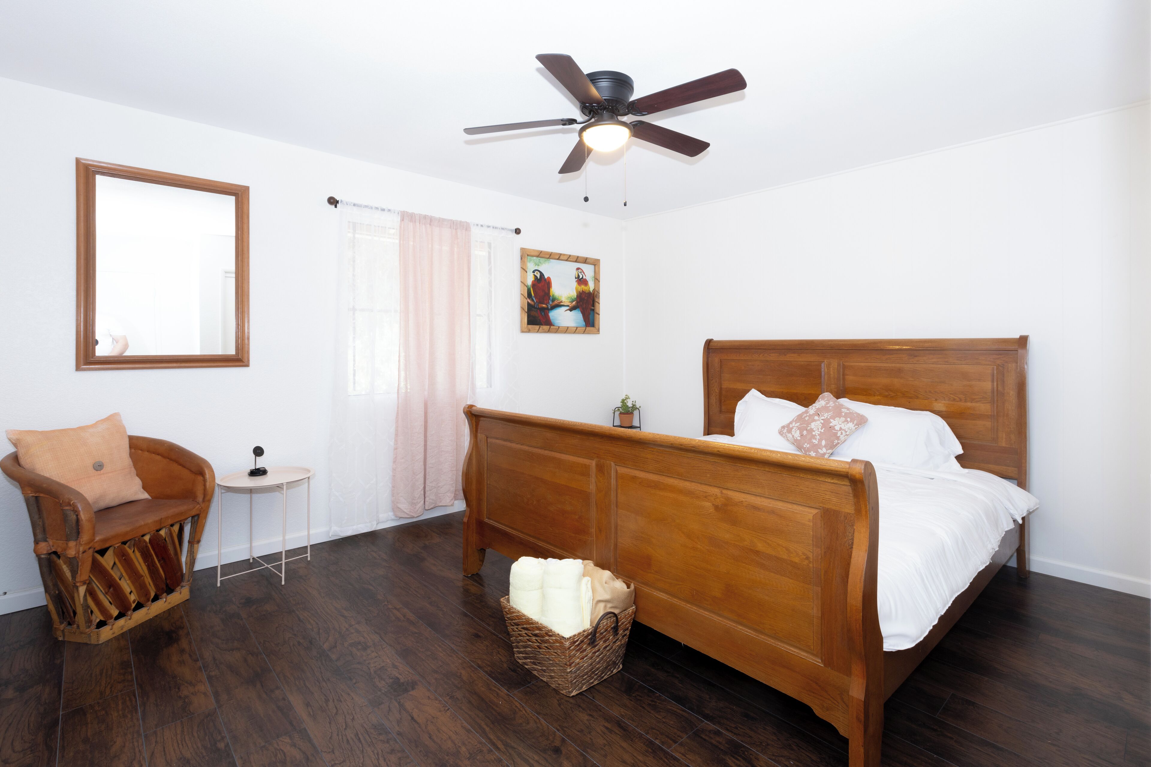 5 bedrooms, desk, iron/ironing board, free WiFi