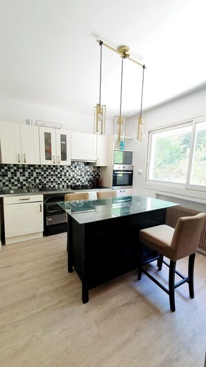 Private kitchen - T2 Lower Villa with pool (Marseille)