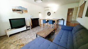 Living area - T2 Lower Villa with pool (Marseille)
