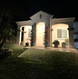 Exterior - Exotic Northshire Single story home (Penicula)