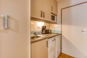 Refrigerador, microondas, parrilla de estufa y lavavajillas