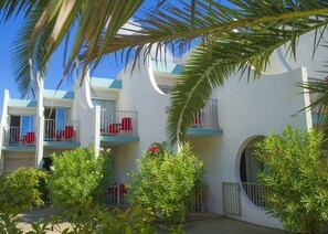 Exterior - Studio with Private Terrace, Parking & Wi-Fi on the Beach (La Grande-Motte)