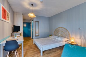 Free WiFi, bed sheets