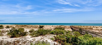 Kings Grant Beachfront Townhouse w/Ocean Views, Shared Pool, Free WiFi, Private