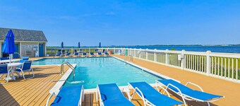 Kings Grant Beachfront Townhouse w/Ocean Views, Shared Pool, Free WiFi, Private