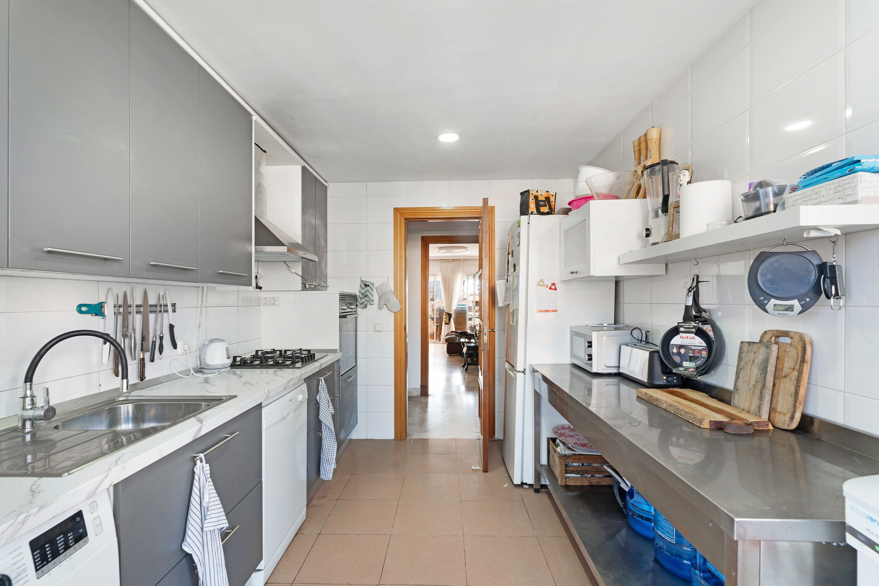  冰箱、微波炉、烤箱、炉灶