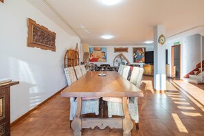Dining - Holiday Home 'O Axouxere' with Mountain View, Private Terrace and Wi-Fi (Feira do Tres)