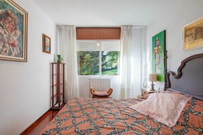 5 habitaciones, tabla de planchar con plancha y wifi gratis 