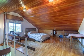 5 bedrooms, iron/ironing board, free WiFi, bed sheets - Holiday Home 'O Axouxere' with Mountain View, Private Terrace and Wi-Fi (Feira do Tres)