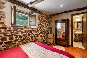 1 dormitori, planxa i posts de planxar, wifi gratuïta i roba de llit 