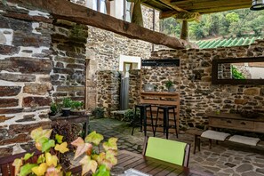 Outdoor dining - Apartamentos Rurales Ca Lulón: La Colmena (Tineo)