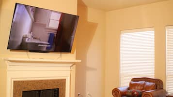 Smart TV, fireplace