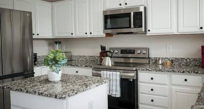 Escape 3BR w/ Hot Tub and BBQ