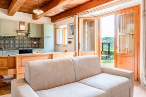 TV - Apartment 'Frantoio' with Shared Pool, Shared Garden and Wi-Fi (Anghiari)