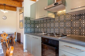 Køleskab, ovn, kogeplade, opvaskemaskine