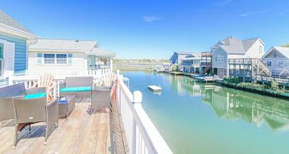 Cherry Grove Gem: 4BR Waterfront Home, Hot Tub, Inlet Views, Sleeps 12+