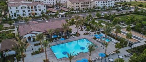 Et oppvarmet basseng