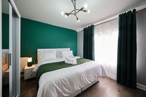 2 室のベッドルーム、アイロン / アイロン台、WiFi (無料)、ベッドシーツ