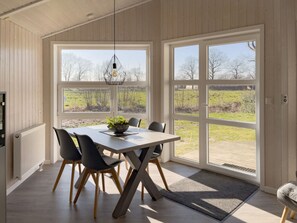 Dining - Hygge Hus Modern Retreat (Groemitz)