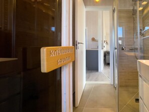 Bathroom - Hygge Hus Modern Retreat (Groemitz)