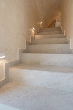 Maisonette with Heated Jacuzzi - Heyday Luxury Suites (Santorini)