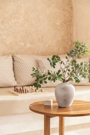 Swim Up Junior Suite | Premium bedding, down comforters, memory foam beds, minibar - Heyday Luxury Suites (Santorini)