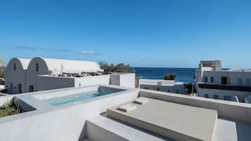 Sea View Junior Suite with Heated Jacuzzi | Private spa tub